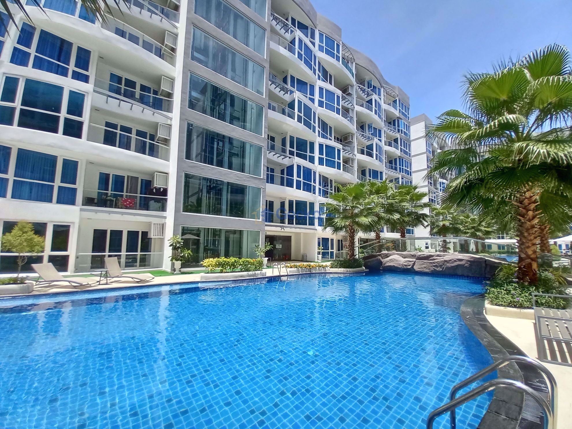 1 Bedroom Condo in Grand Avenue Central Pattaya C010437