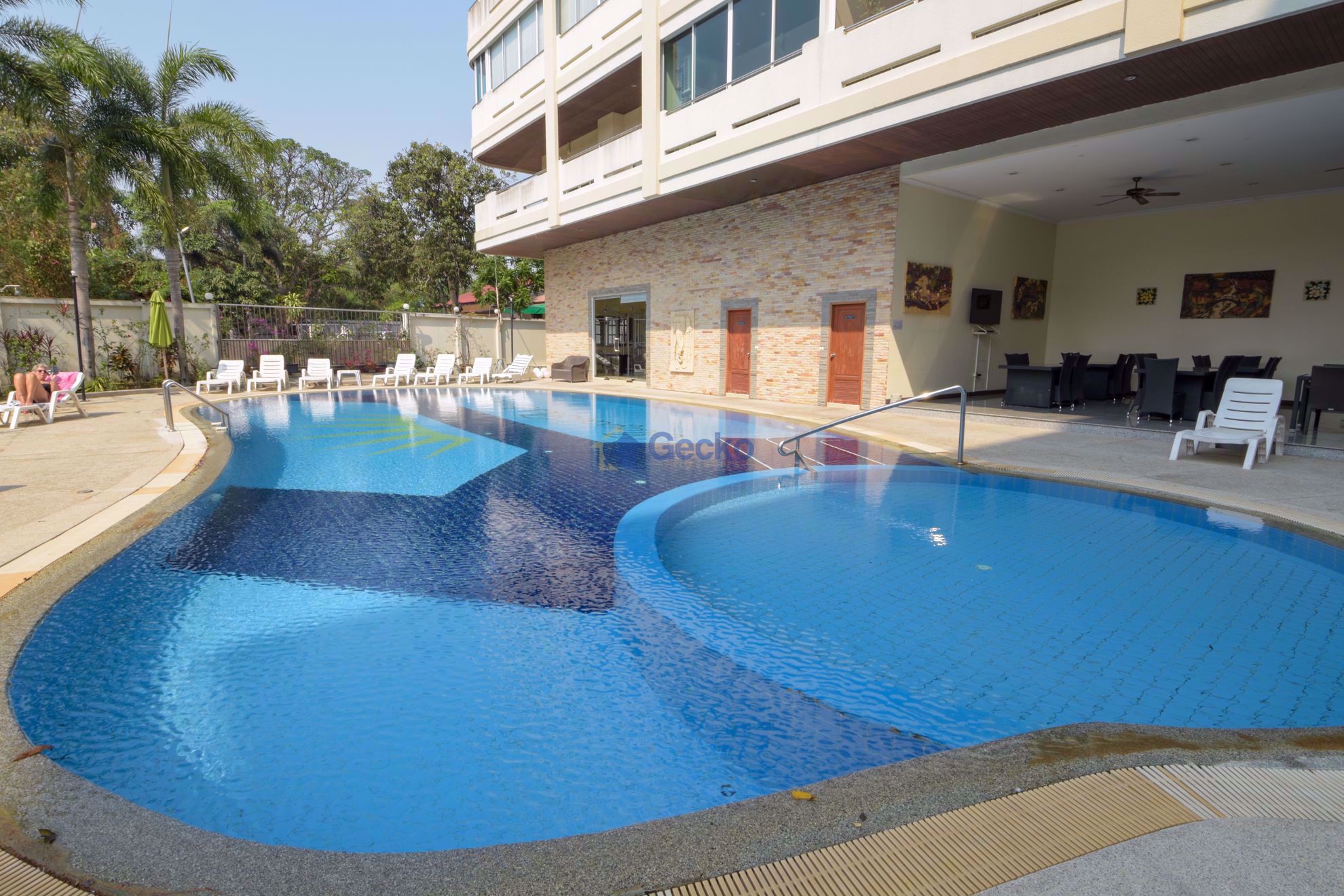 2 ห้องนอน คอนโดมิเนี่ยม in รอยัล เรสซิเดนซ์ 1 นาจอมเทียน C010557
