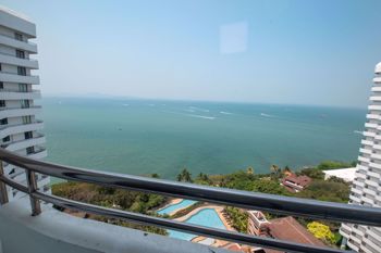 2 Bedrooms Condo in Royal Cliff Garden Pratumnak C010617