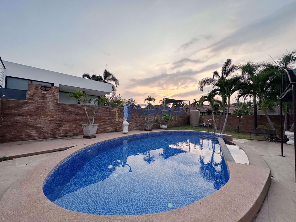 3 Bedrooms House in Little Hill Village  East Pattaya H010635 (Photo 1)