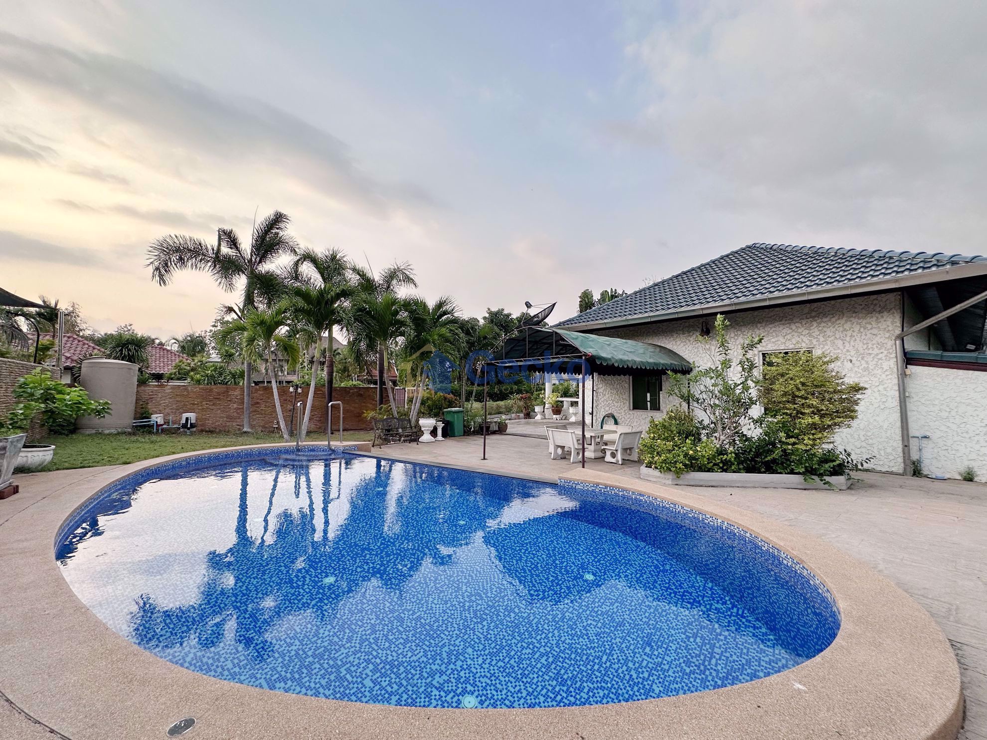 3 Bedrooms House in Little Hill Village  East Pattaya H010635