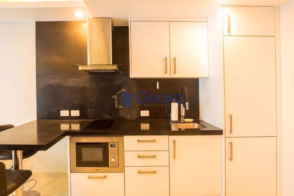 1 Bedroom Condo in Grand Avenue Central Pattaya C010714 (Photo 1)
