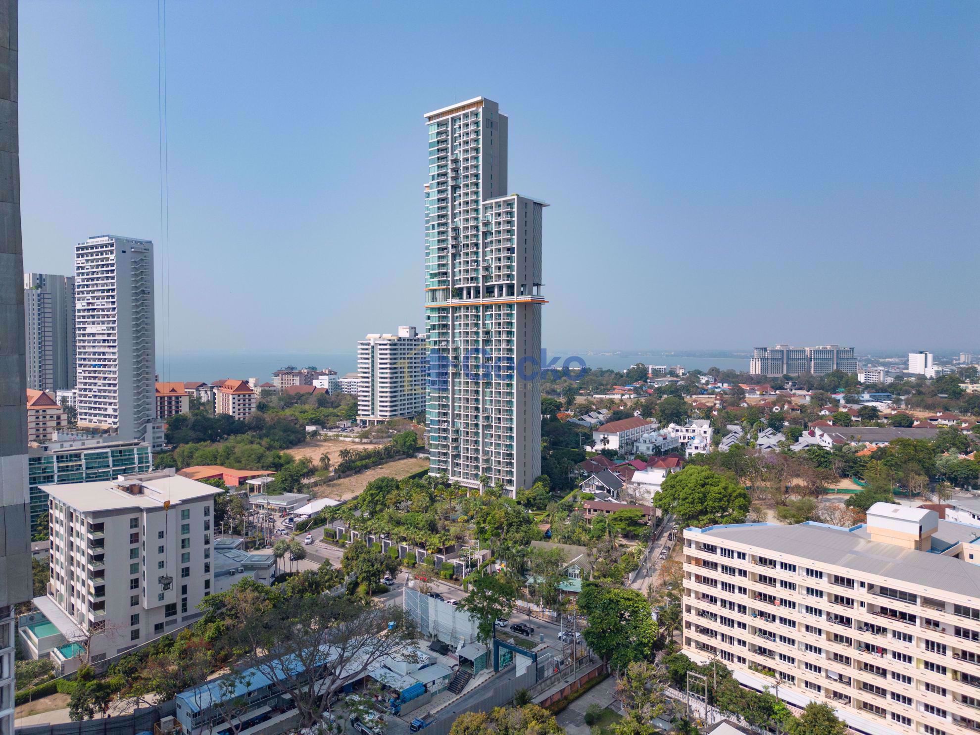 1 Bedroom Condo in The Riviera Wong Amat Beach Wongamat C010226