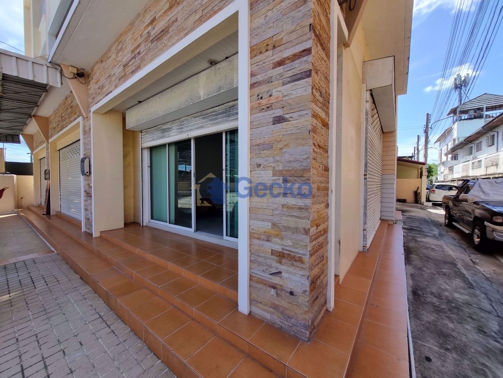 6 Bedrooms House  North Pattaya H010953 (Cover Photo)