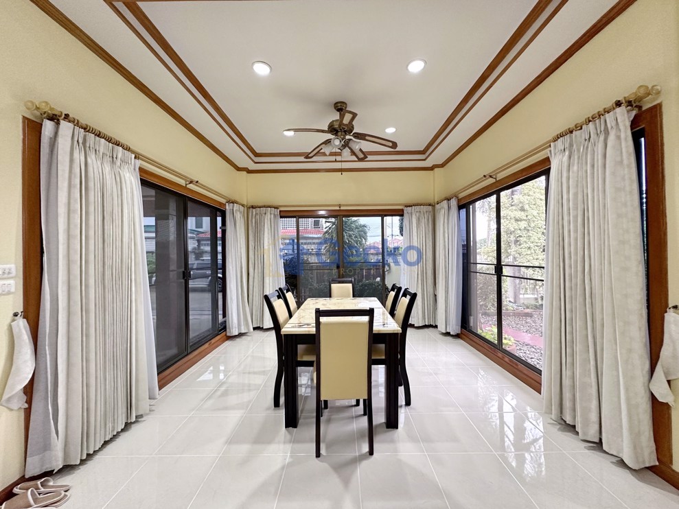 4 Bedrooms House in SP Private Pattaya  East Pattaya H003479 (Photo 2)