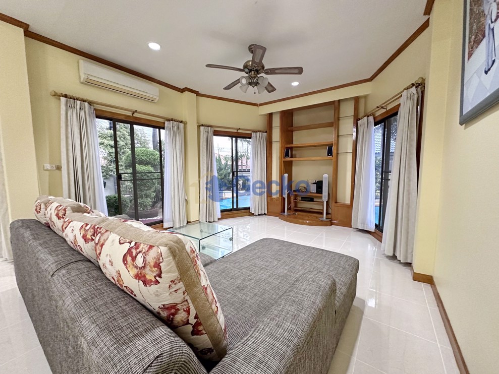 4 Bedrooms House in SP Private Pattaya  East Pattaya H003479 (Photo 4)