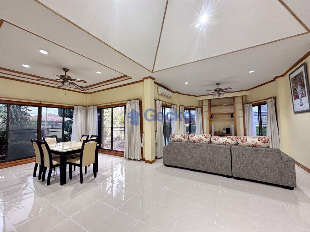 4 Bedrooms House in SP Private Pattaya  East Pattaya H003479 (Photo 3)