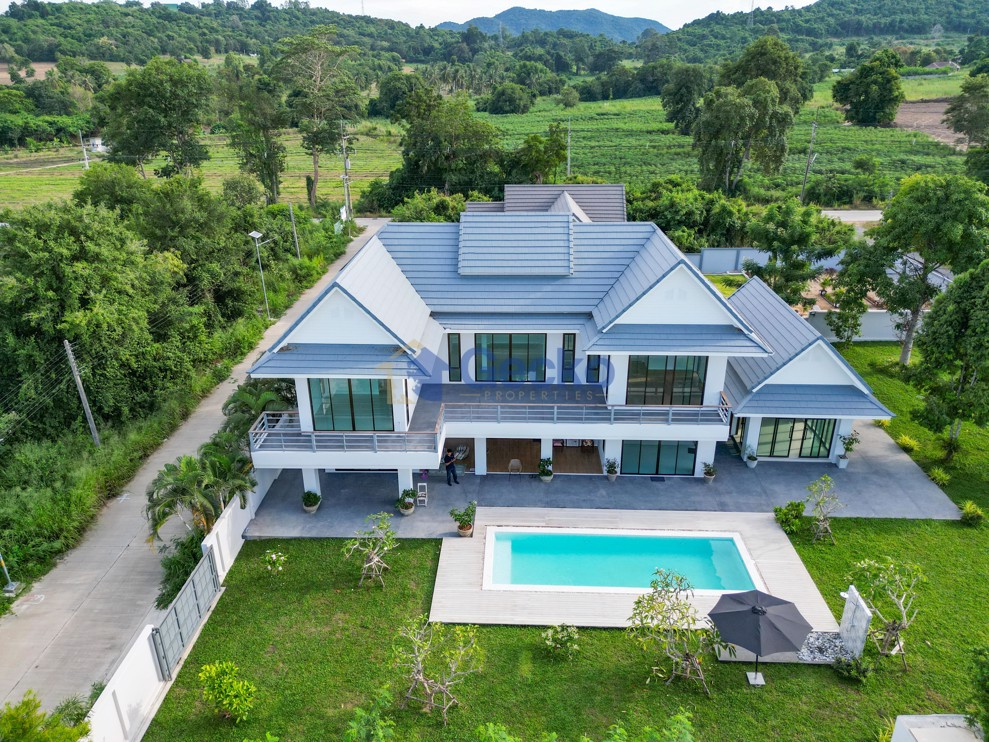 4 Bedrooms House  Bang Saray H011185 (Photo 2)