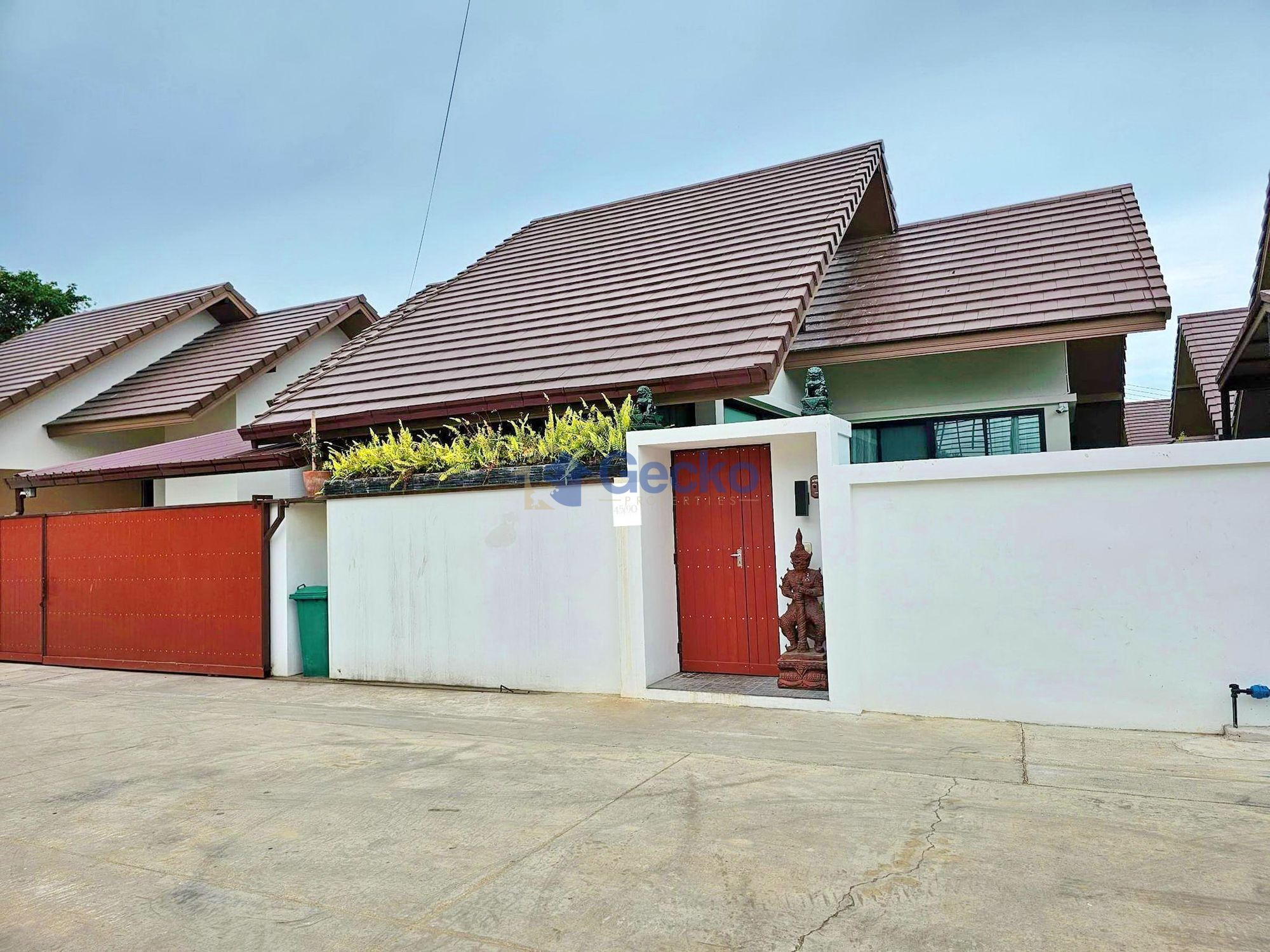 2 Bedrooms House in The Maple  Huay Yai H011263