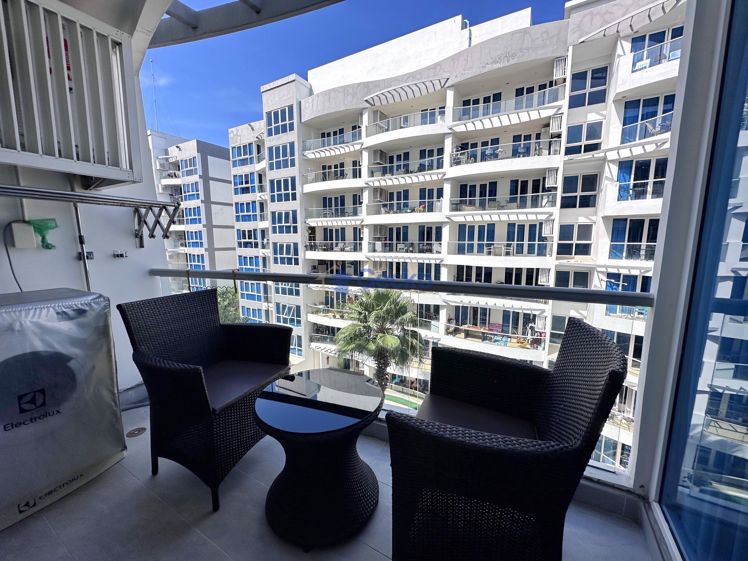 1 Bedroom Condo in Grand Avenue Central Pattaya C008487