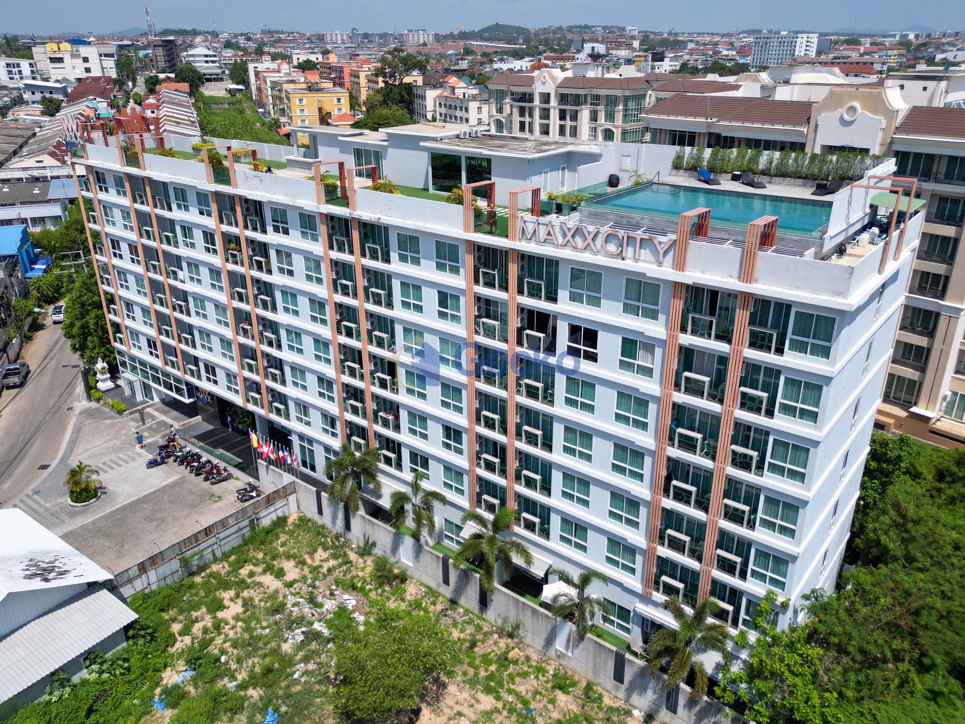 Maxx City Condotel