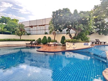 3 Bedrooms Condo in Panchalae Jomtien C011386