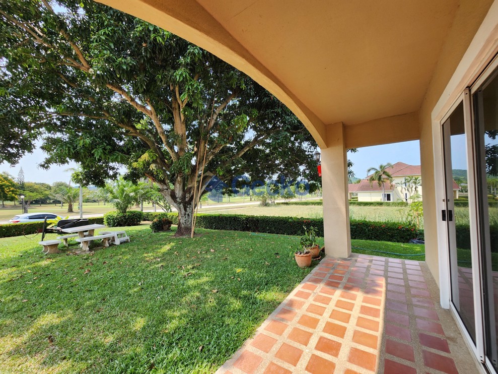 6 Bedrooms House in Burapha Golf club  Siracha H004614 (Photo 2)