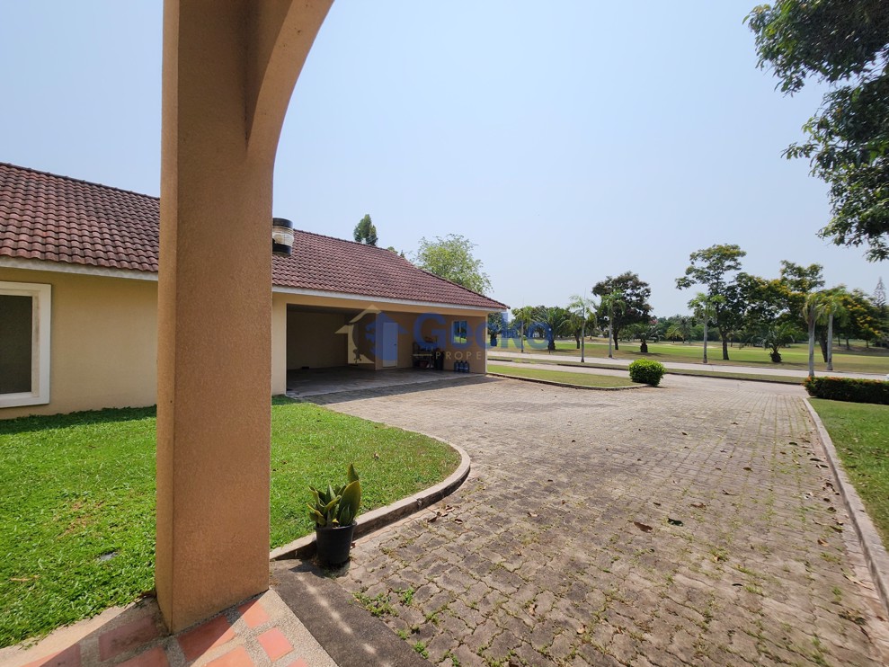 6 Bedrooms House in Burapha Golf club  Siracha H004614 (Photo 3)