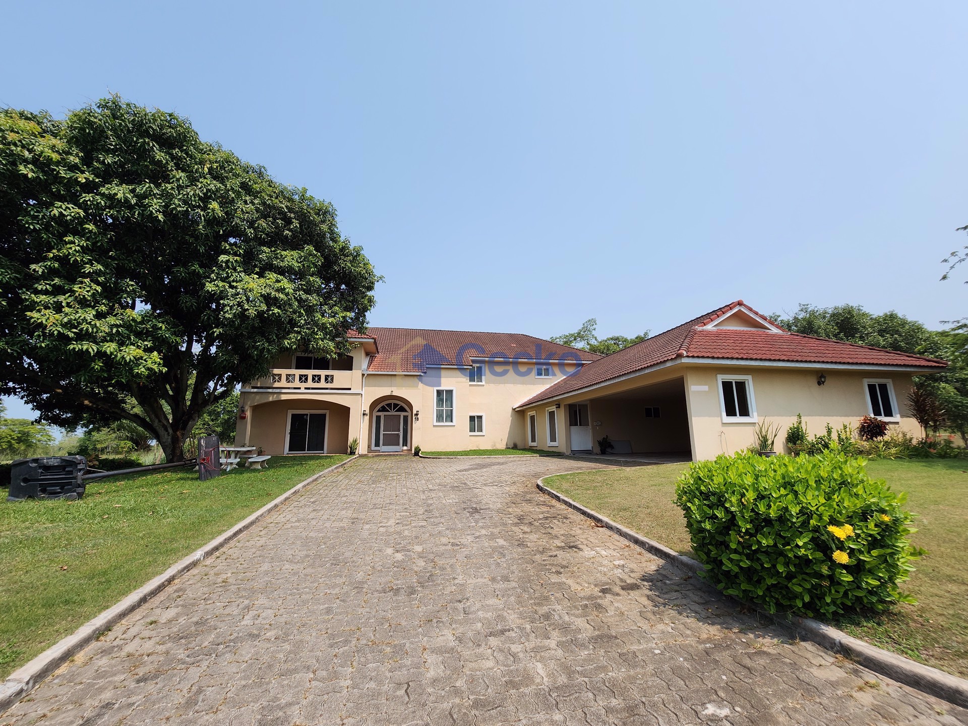 6 Bedrooms House in Burapha Golf club  Siracha H004614