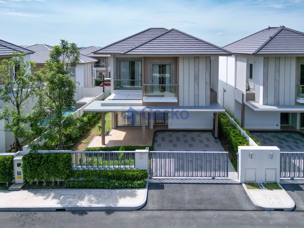 3 Bedrooms House  East Pattaya H011713 (Cover Photo)