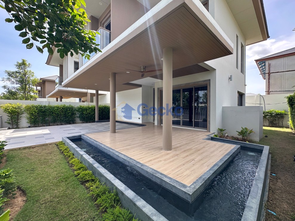 3 Bedrooms House  East Pattaya H011714 (Photo 4)
