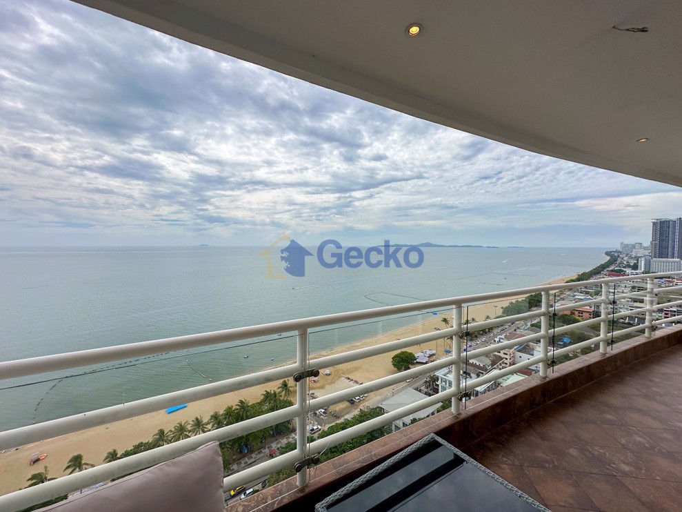 3 Bedrooms Condo in View Talay 8 Jomtien C011932 (Photo 1)