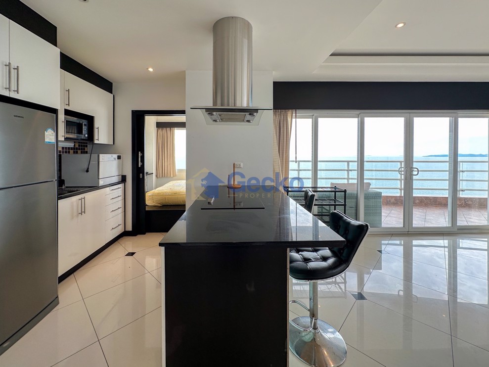 3 Bedrooms Condo in View Talay 8 Jomtien C011932 (Photo 3)