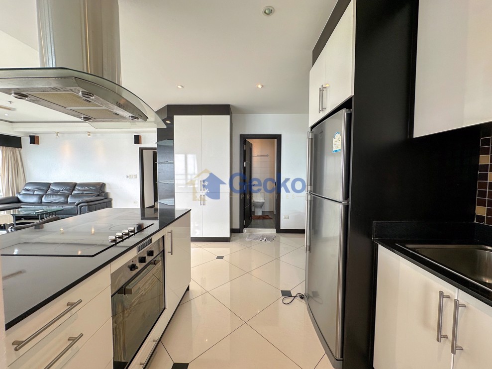 3 Bedrooms Condo in View Talay 8 Jomtien C011932 (Photo 4)