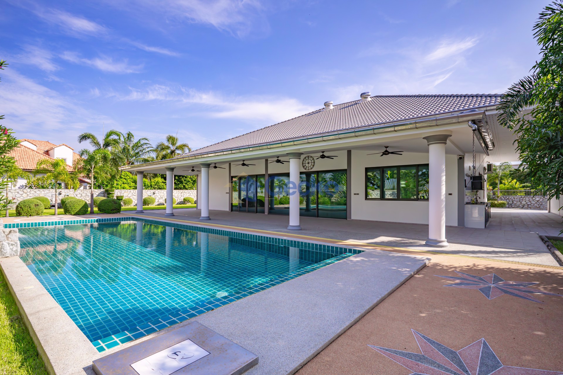 3 Bedrooms House  East Pattaya H011996