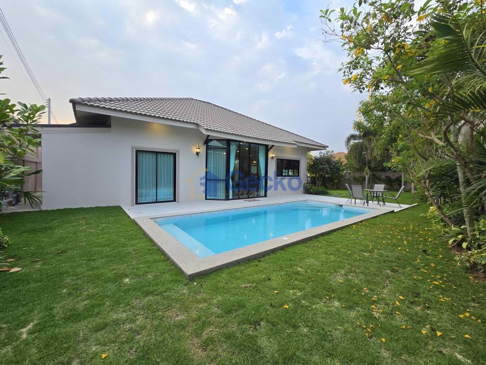 3 Bedrooms House in Pattaya Paradise Village 2  East Pattaya H012163