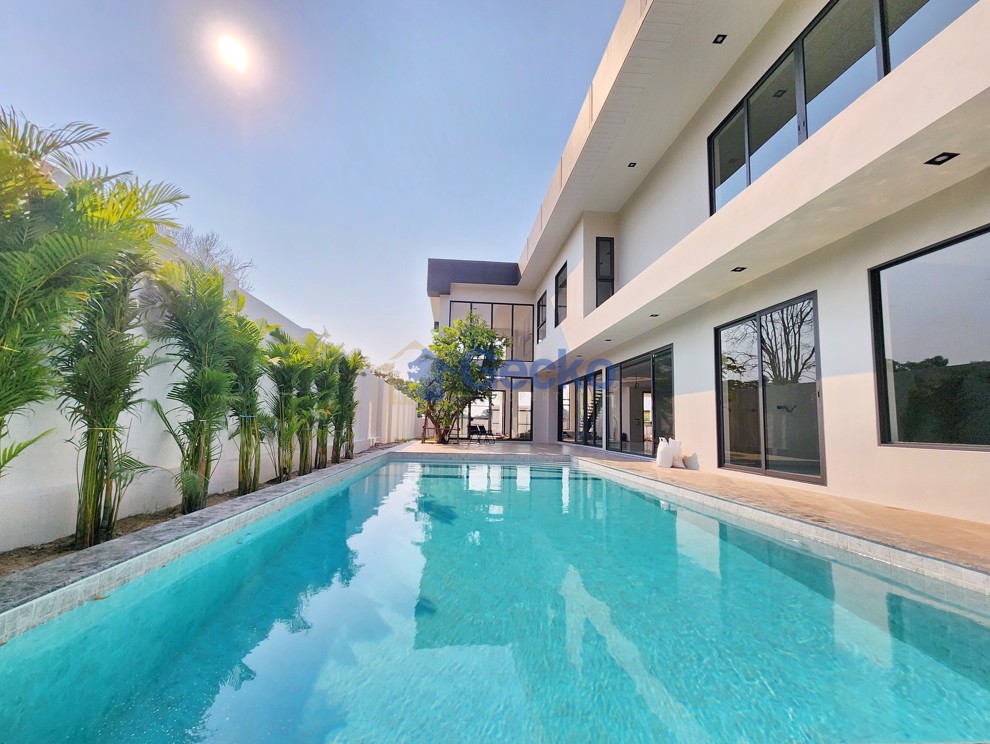 5 Bedrooms House in The Privacy Villas Mapbrachan  East Pattaya H012188 (Cover Photo)