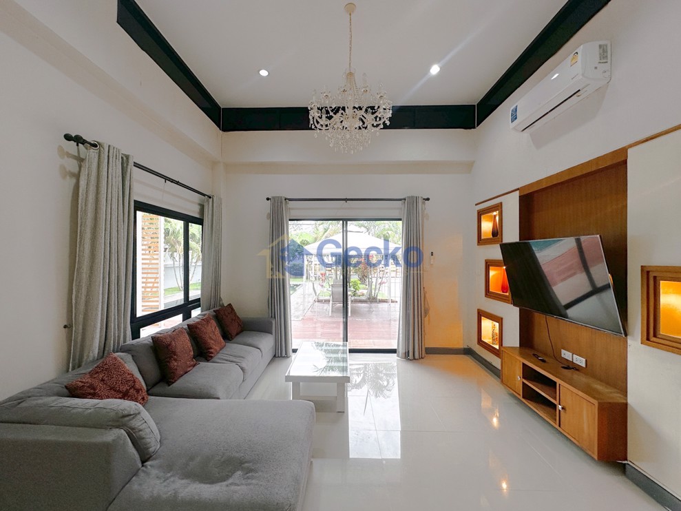 3 Bedrooms House in Patta Village  East Pattaya H009100 (Photo 2)