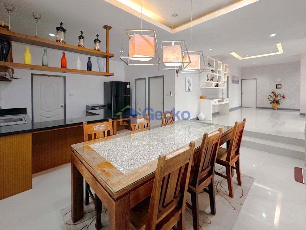 3 Bedrooms House in Patta Village  East Pattaya H009100 (Photo 4)