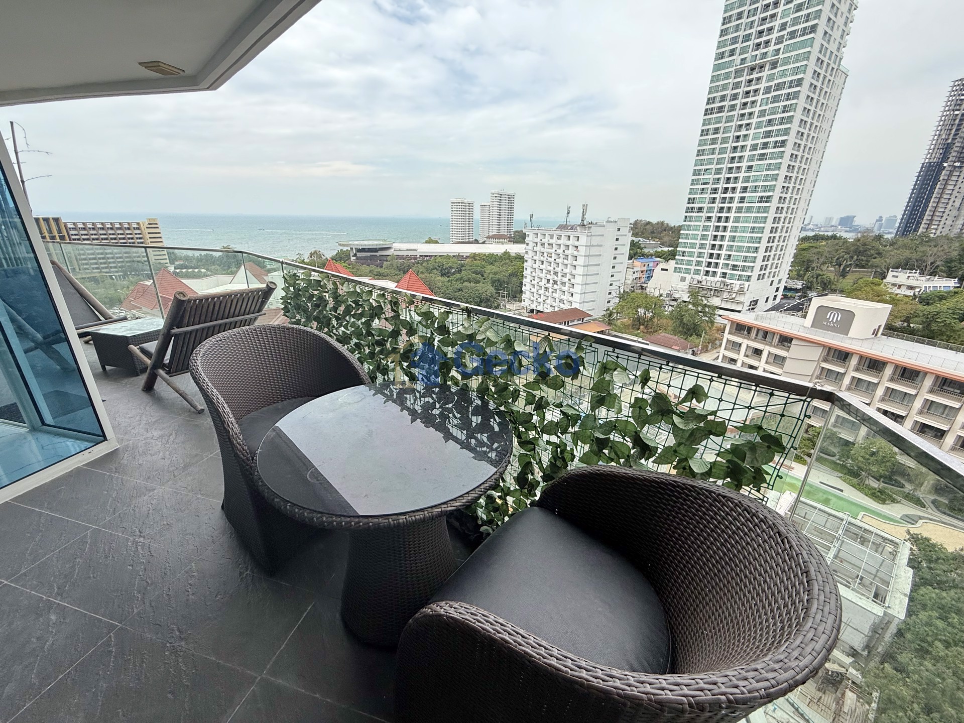 2 Bedrooms Condo in The Cliff Pratumnak C011931