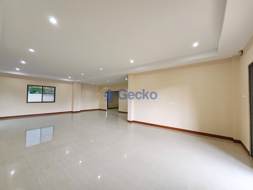 Picture of 5 Bedrooms House in Siam Gardens  East Pattaya H012241