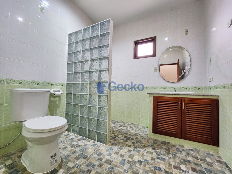 Picture of 5 Bedrooms House in Siam Gardens  East Pattaya H012241