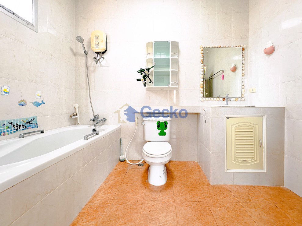 Picture of 3 Bedrooms House in Pattaya Tropical  East Pattaya H012243