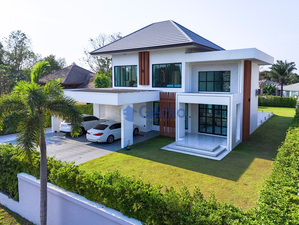 4 Bedrooms House in The Village At Horseshoe Point  East Pattaya H012252 (Cover Photo)