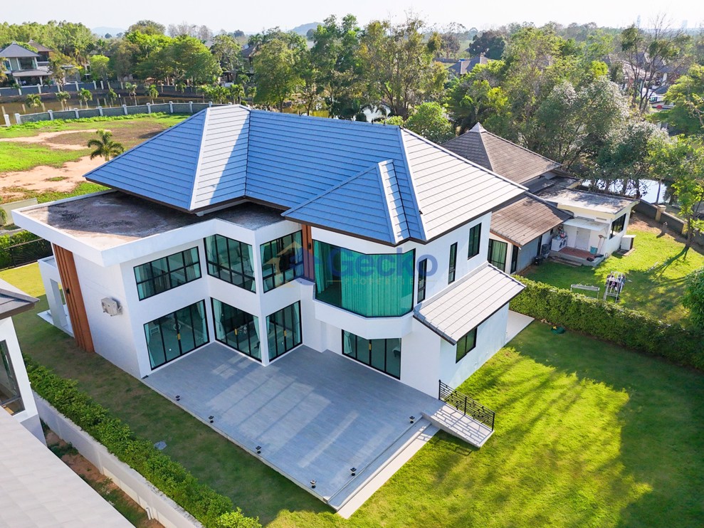4 Bedrooms House in The Village At Horseshoe Point  East Pattaya H012252 (Photo 1)