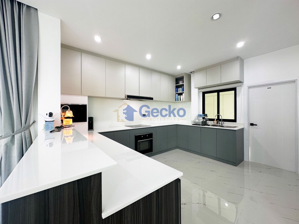Picture of 4 Bedrooms House in Horseshoe Point, The Village  East Pattaya H012252