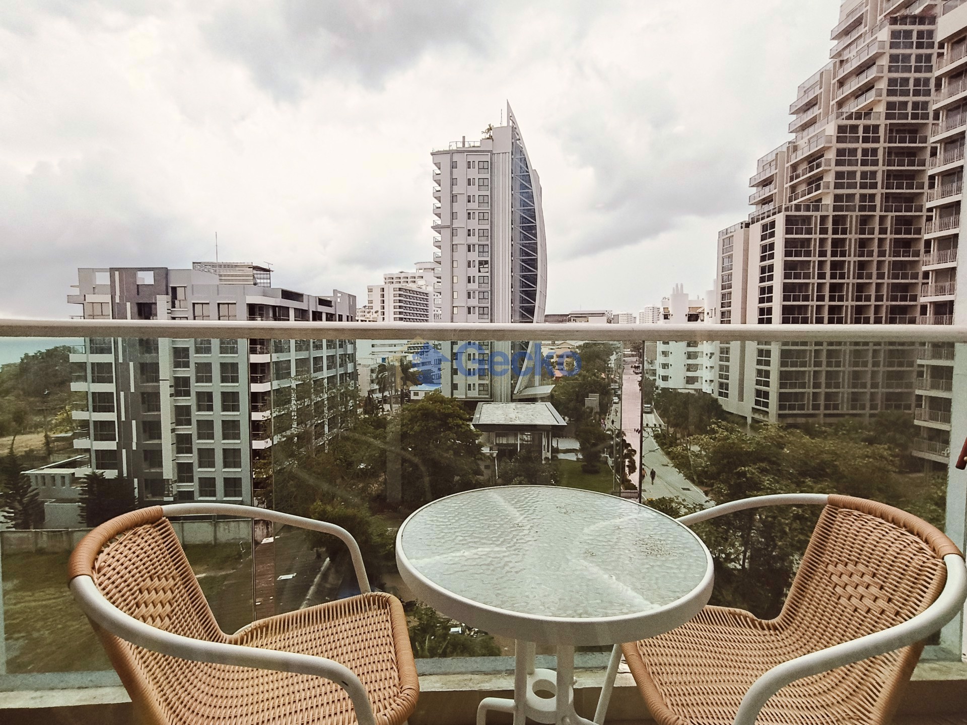 <p>Studio Condo in Cosy Beach View Pratumnak C012255</p>