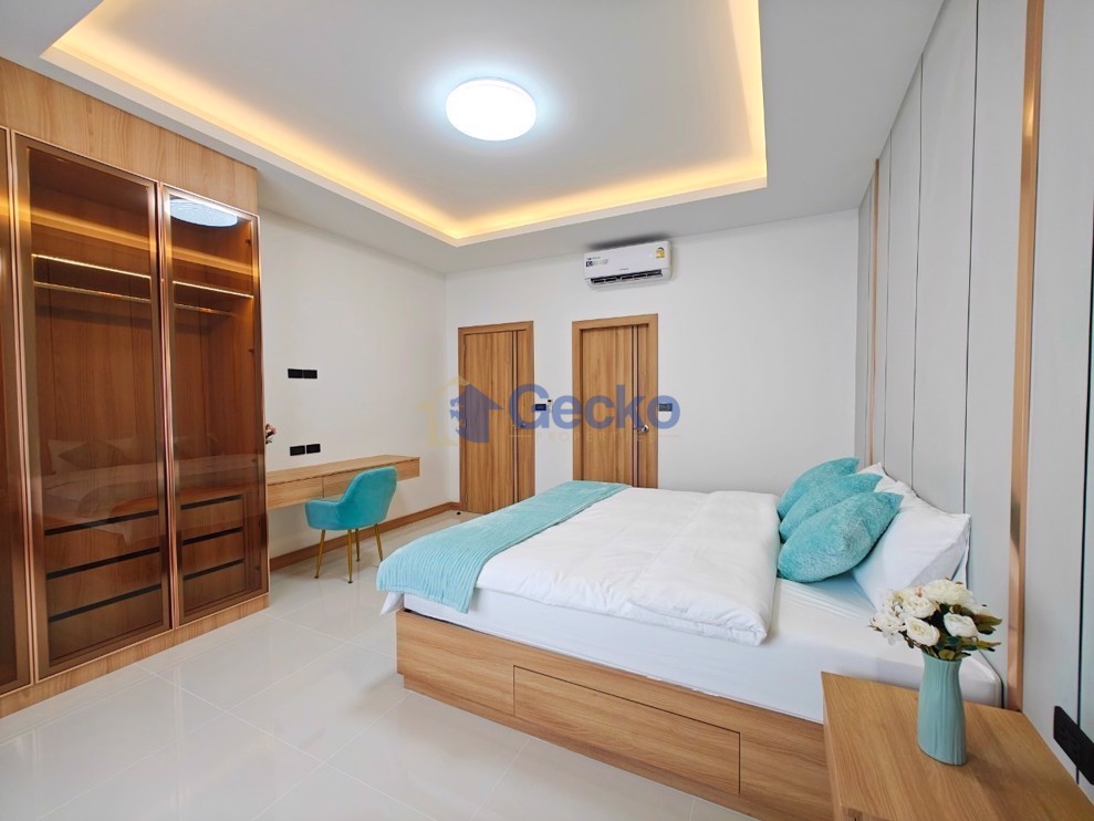 Picture of 4 Bedrooms House in Pattaya Tropical  East Pattaya H012273