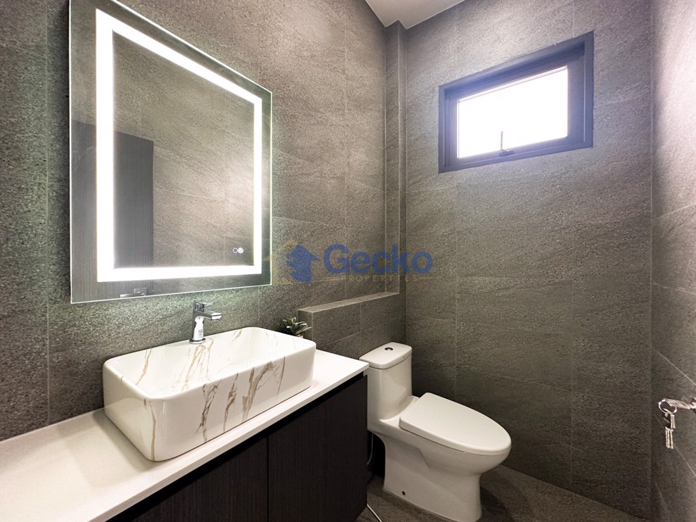Picture of 4 Bedrooms House in The Hamlet Pattaya  East Pattaya H012275