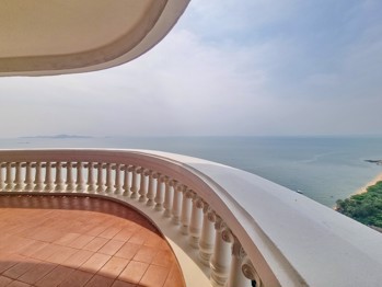 2 Bedrooms Condo in Sky Beach Wongamat C012286