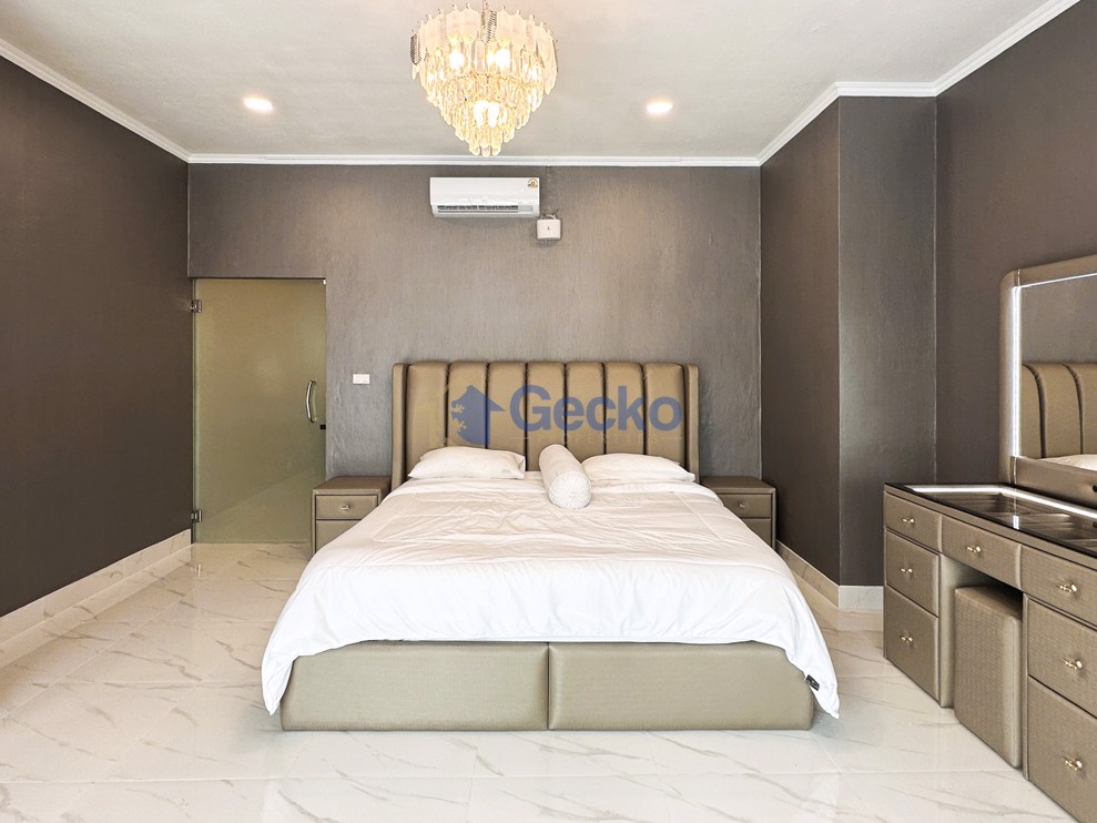 Picture of 4 Bedrooms House in Freeway Villas  East Pattaya H012299