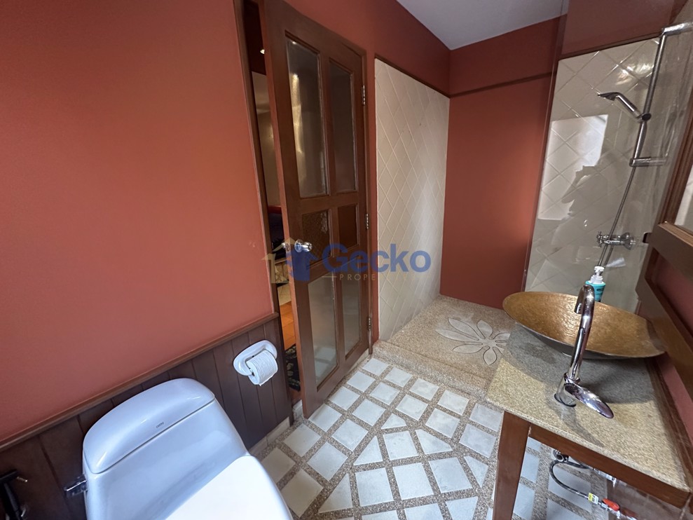 Picture of 4 Bedrooms House in Dharavadi Village  Na Jomtien H012343