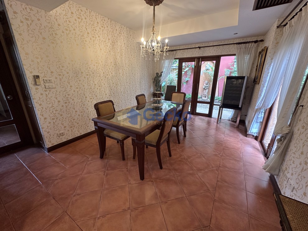 Picture of 4 Bedrooms House in Dharavadi Village  Na Jomtien H012343