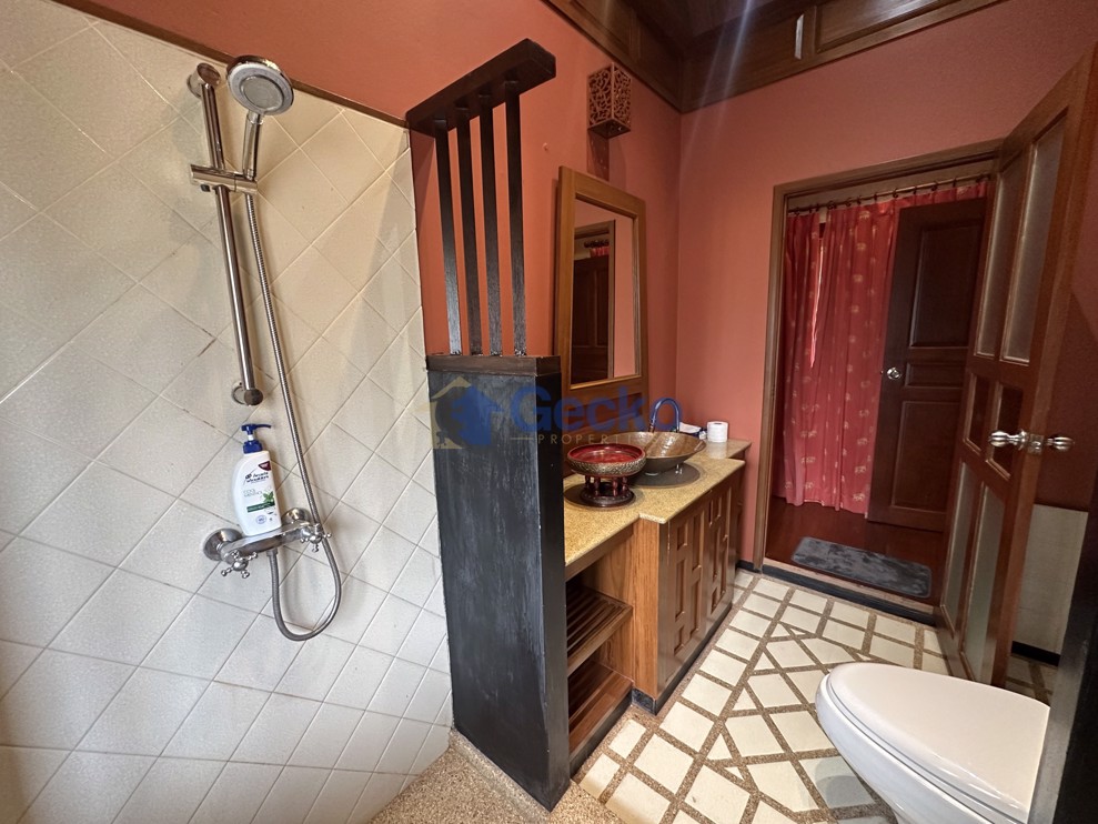 Picture of 4 Bedrooms House in Dharavadi Village  Na Jomtien H012343