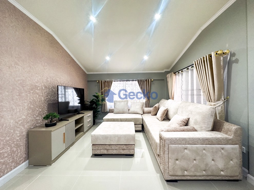 Picture of 4 Bedrooms House in Wantana Village  East Pattaya H012276