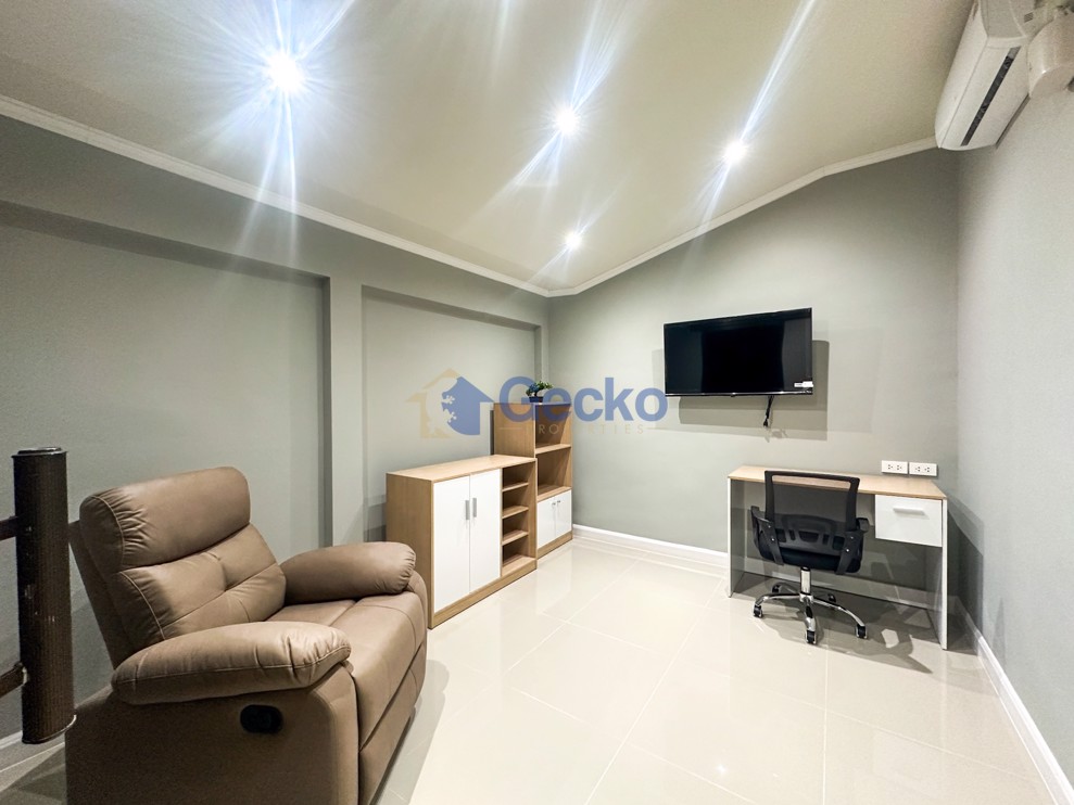 Picture of 4 Bedrooms House in Wantana Village  East Pattaya H012276