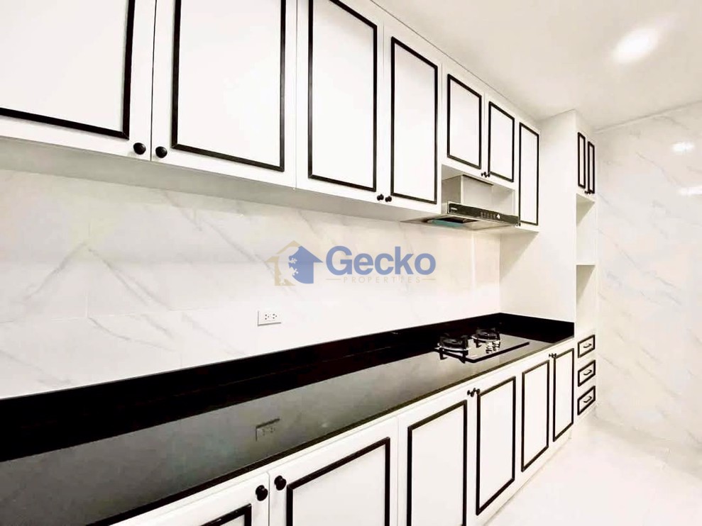 Picture of 4 Bedrooms House in Baan Sirin  East Pattaya H012383