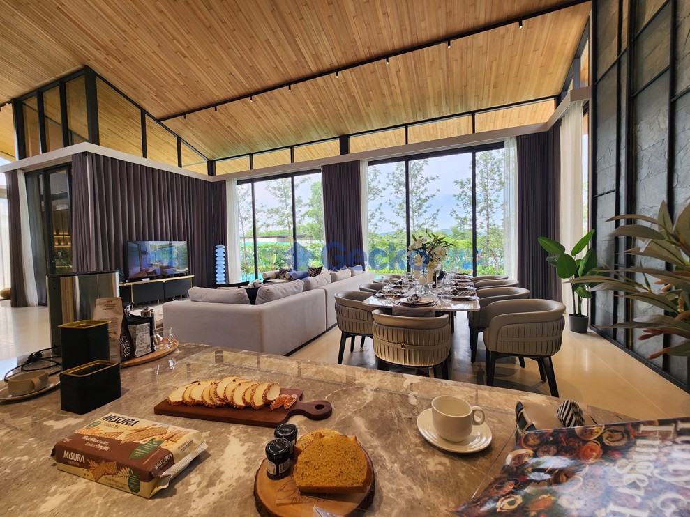 Picture of 4 Bedrooms House in Wisdom First Residence  East Pattaya H012385
