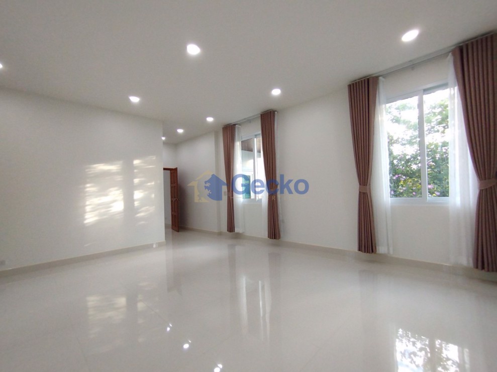 Picture of 4 Bedrooms House in Lakeside court 3  East Pattaya H012391