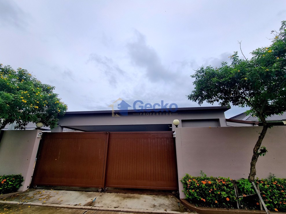 5 Bedrooms House in Baan Pattaya 5  Huay Yai H012410 (Photo 1)